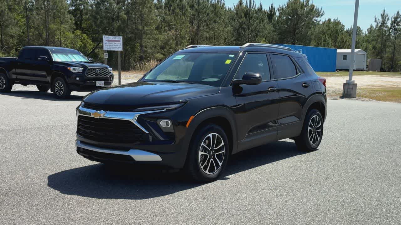 2025 Chevrolet Trailblazer LT Image 2 of 31
