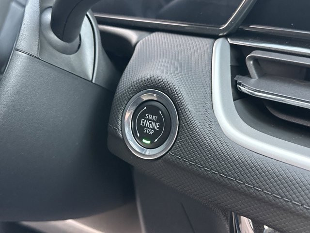 Vehicle image 21 of 25