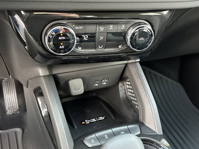 Vehicle image 23 of 25