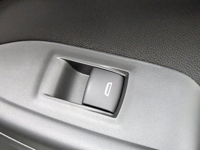 Vehicle image 34 of 39