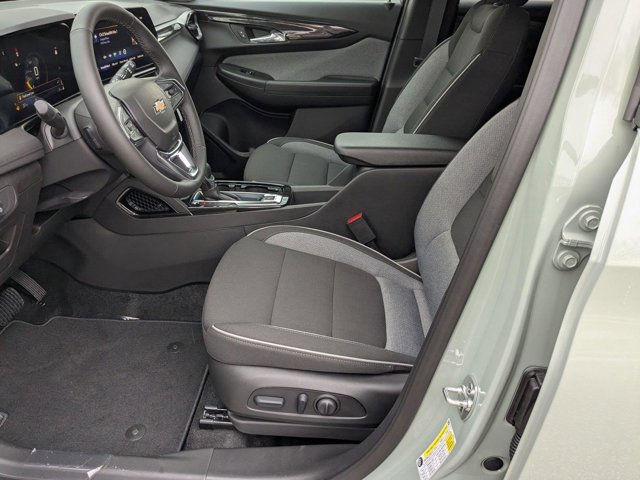 Vehicle image 13 of 39