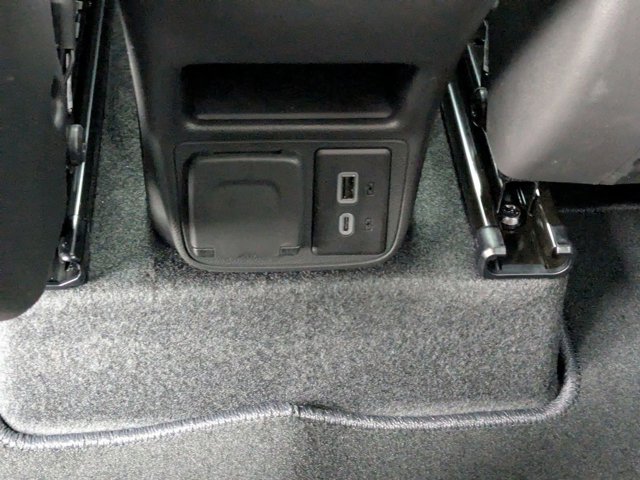 Vehicle image 26 of 39