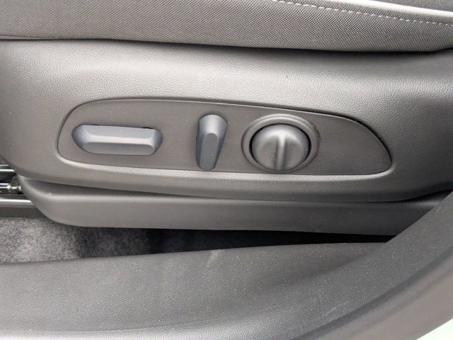 Vehicle image 14 of 39
