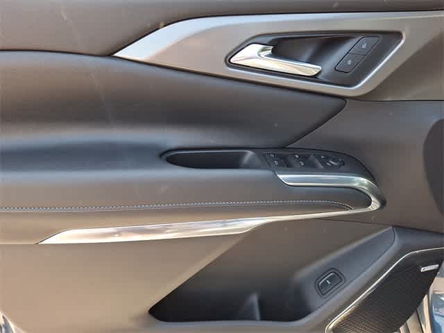 Vehicle image 10 of 21