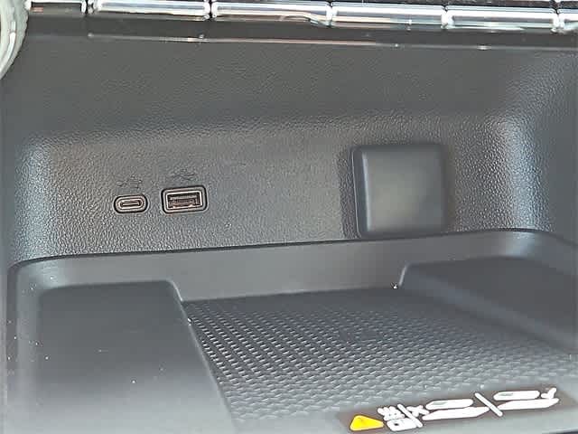 Vehicle image 17 of 23