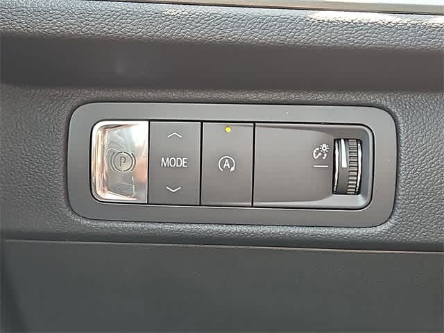 Vehicle image 16 of 23