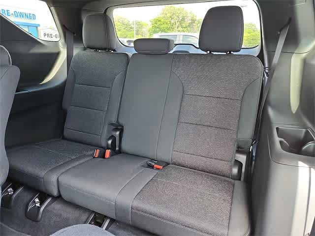 Vehicle image 21 of 23