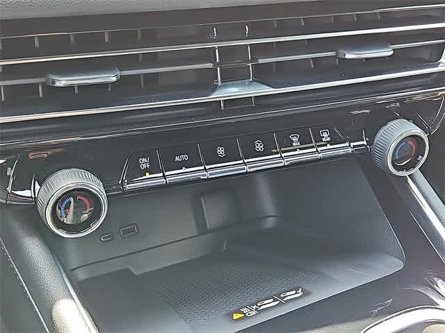 Vehicle image 10 of 23