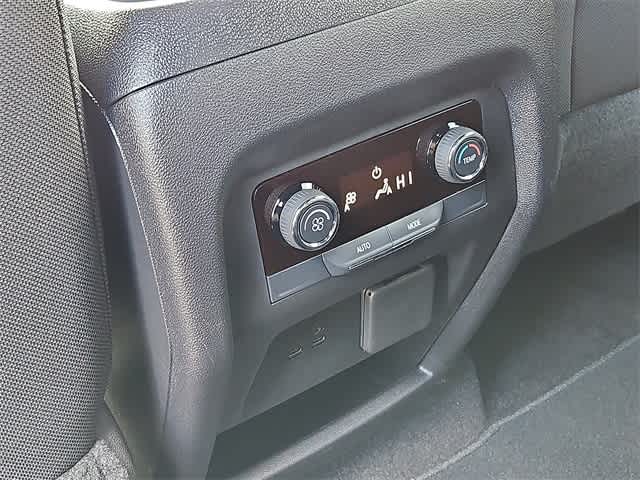 Vehicle image 20 of 23