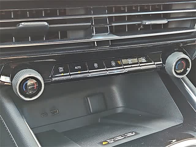 Vehicle image 11 of 24