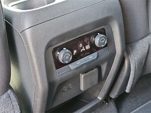 Vehicle image 21 of 24