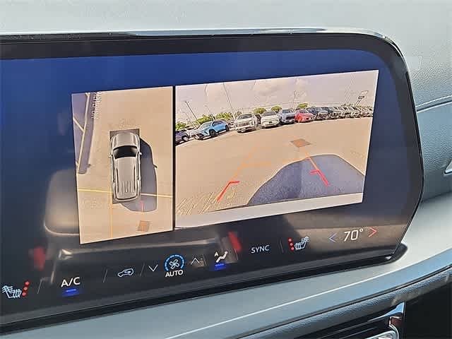 Vehicle image 14 of 24