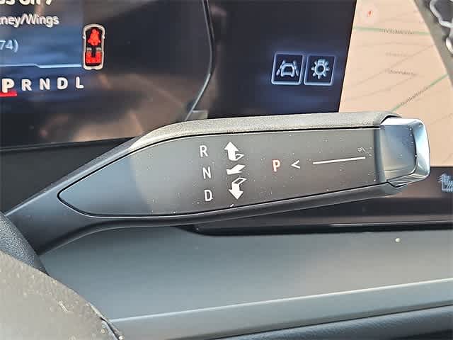 Vehicle image 10 of 24