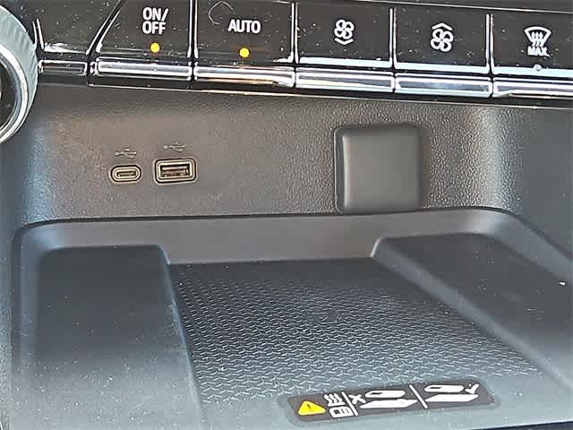 Vehicle image 18 of 24