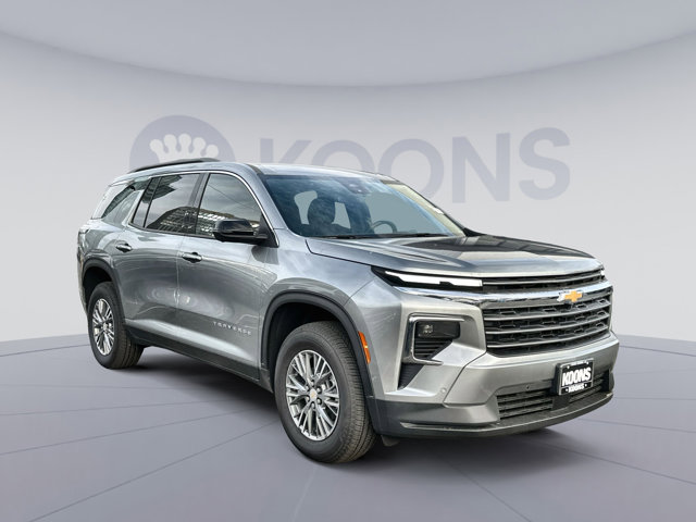 2025 Chevrolet Traverse FWD LT Image 2 of 26