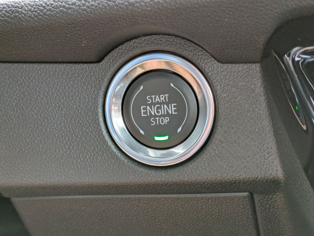 2025 Chevrolet Traverse FWD LT Image 19 of 30