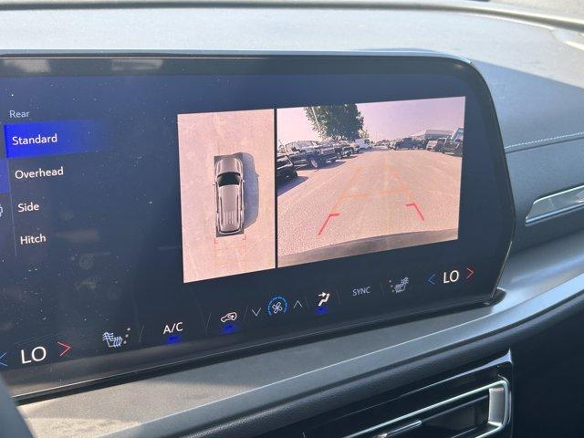 Vehicle image 22 of 32