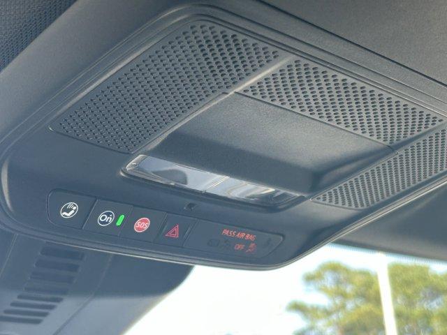 Vehicle image 24 of 32