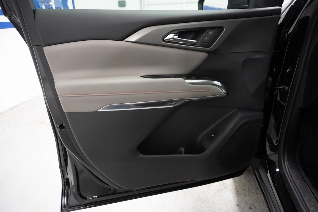 Vehicle image 13 of 40