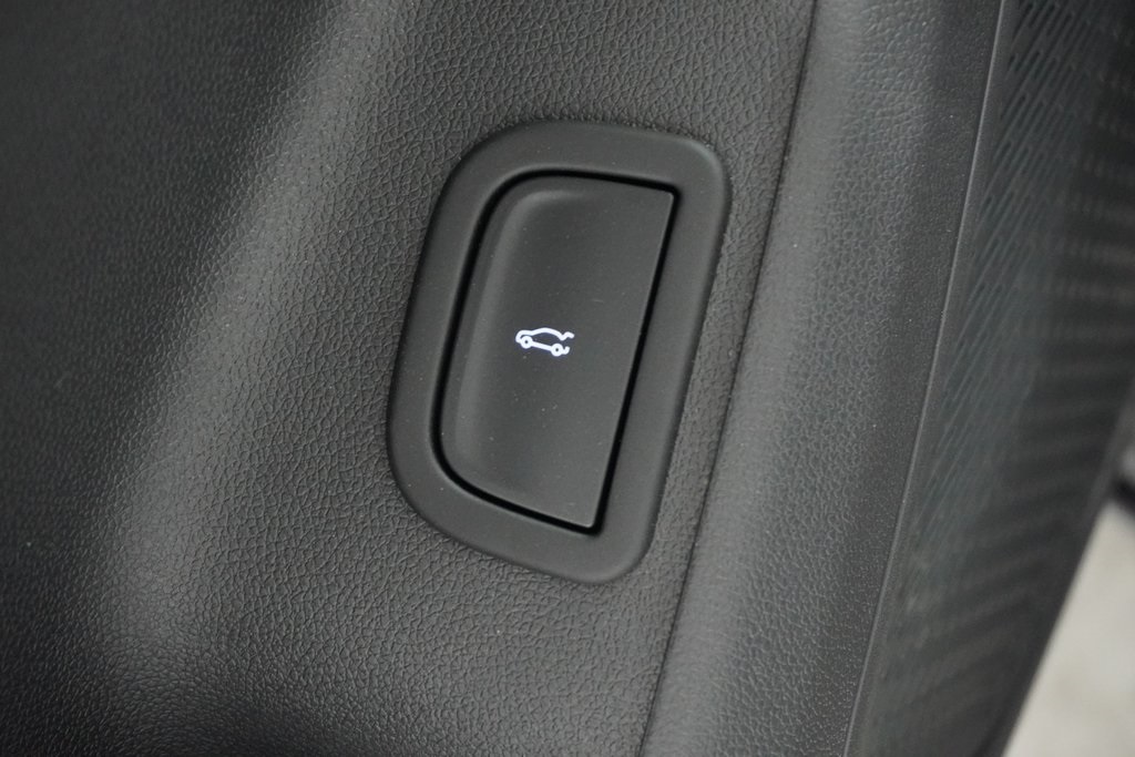 Vehicle image 15 of 40