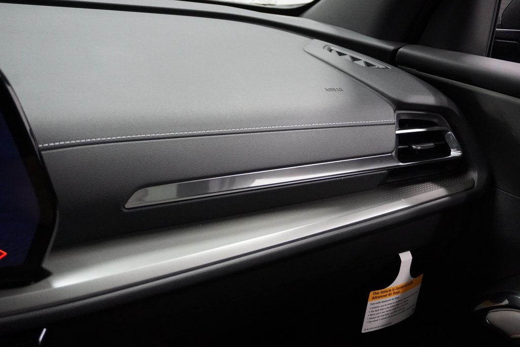 Vehicle image 31 of 40