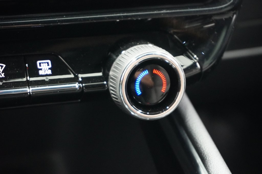Vehicle image 33 of 40