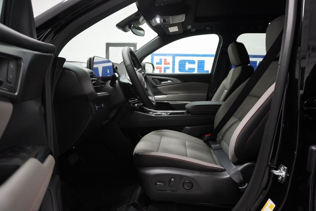 Vehicle image 17 of 40