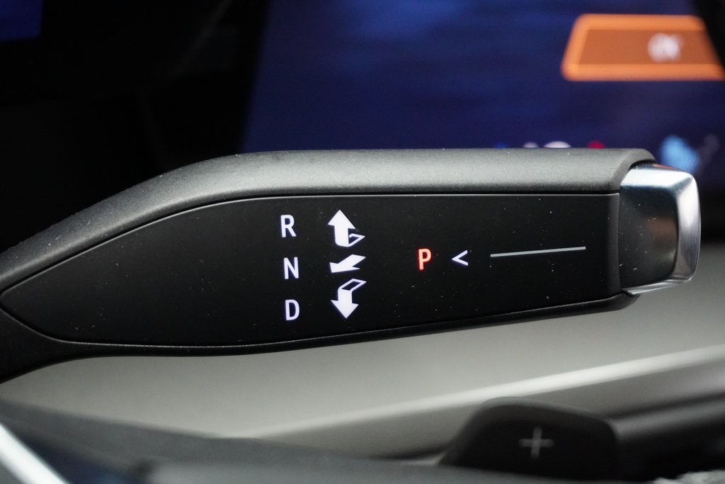 Vehicle image 24 of 40
