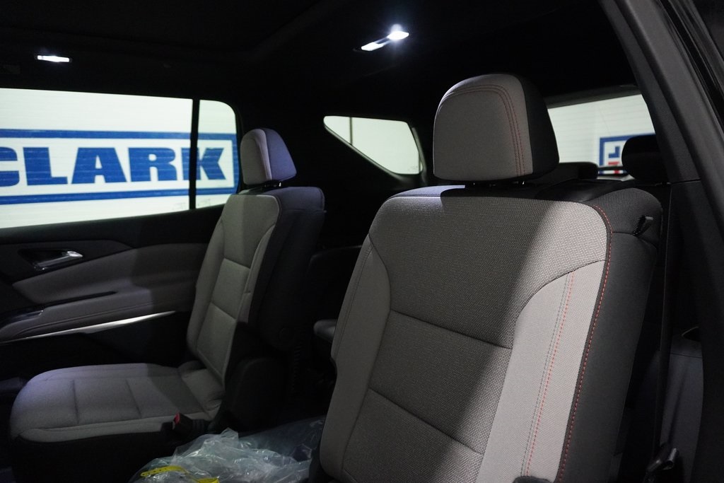 Vehicle image 37 of 40