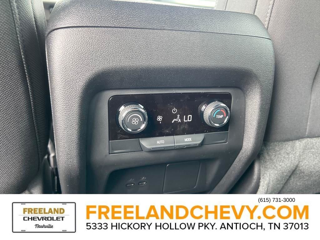 2025 Chevrolet Traverse FWD LT Image 10 of 22