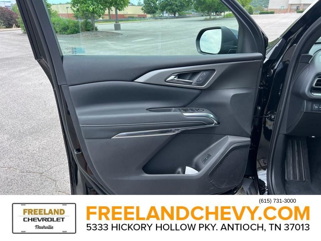 2025 Chevrolet Traverse FWD LT Image 17 of 22