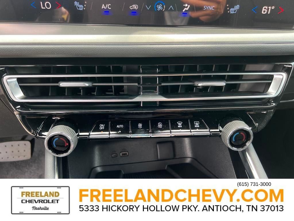 2025 Chevrolet Traverse FWD LT Image 8 of 22