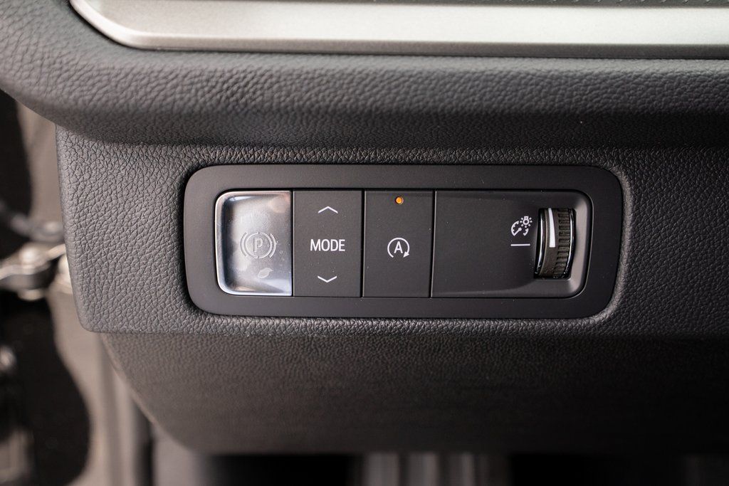 Vehicle image 18 of 41