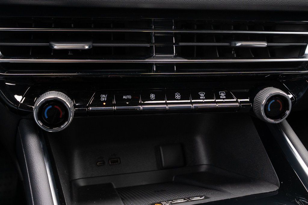 Vehicle image 23 of 41