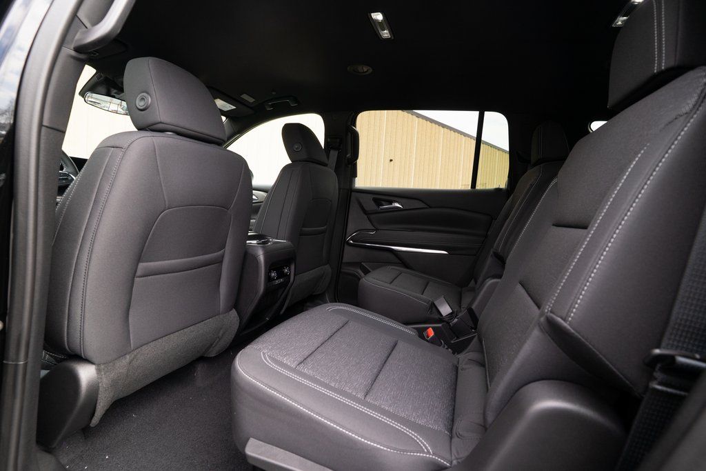 Vehicle image 33 of 41