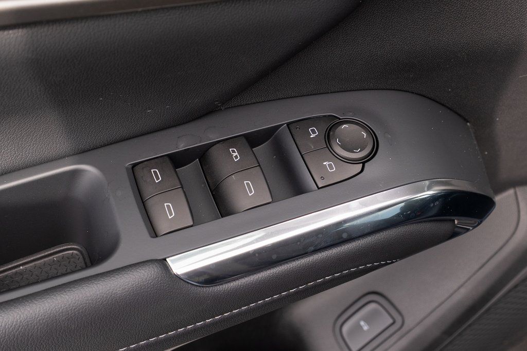 Vehicle image 16 of 41