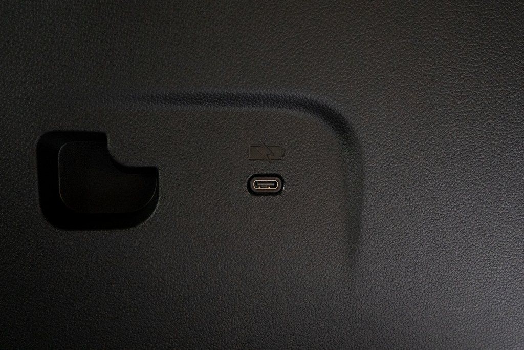 Vehicle image 37 of 41
