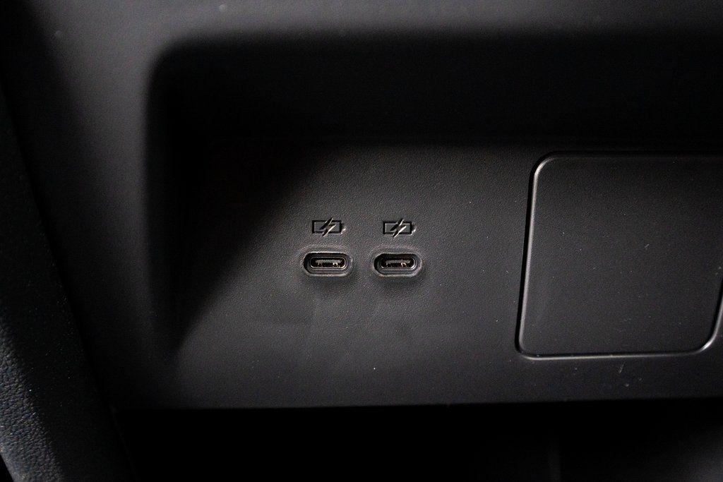 Vehicle image 35 of 41