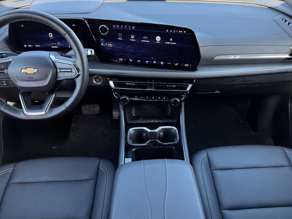 2025 Chevrolet Traverse AWD LT Image 13 of 21