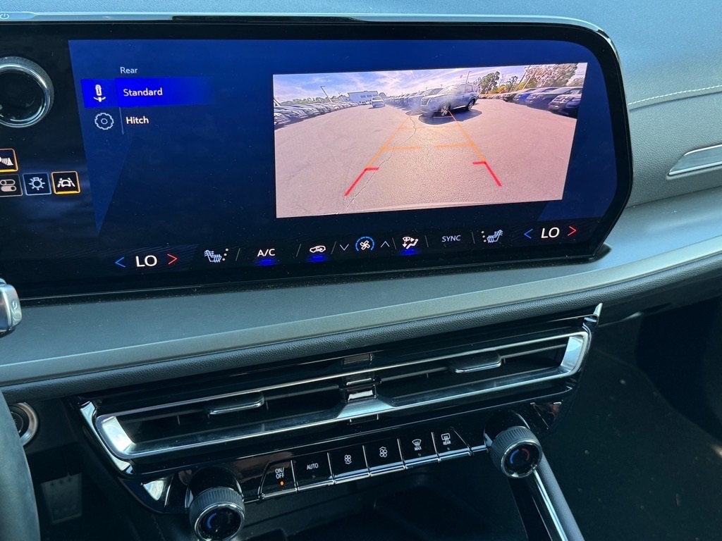 2025 Chevrolet Traverse AWD LT Image 16 of 21