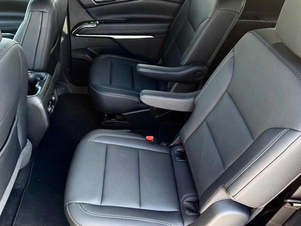 2025 Chevrolet Traverse AWD LT Image 11 of 21