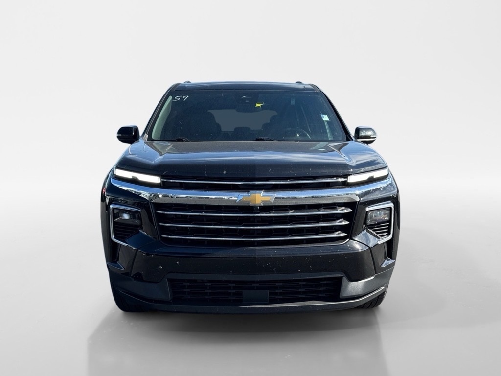 2025 Chevrolet Traverse AWD LT Image 2 of 21