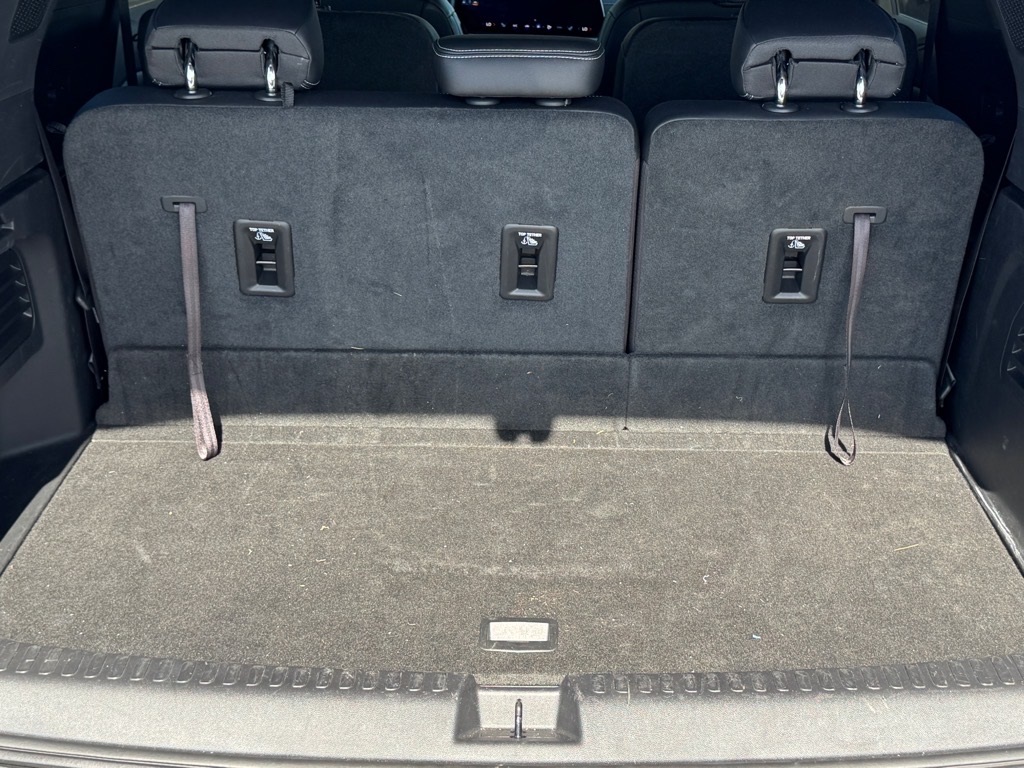 2025 Chevrolet Traverse AWD LT Image 9 of 21