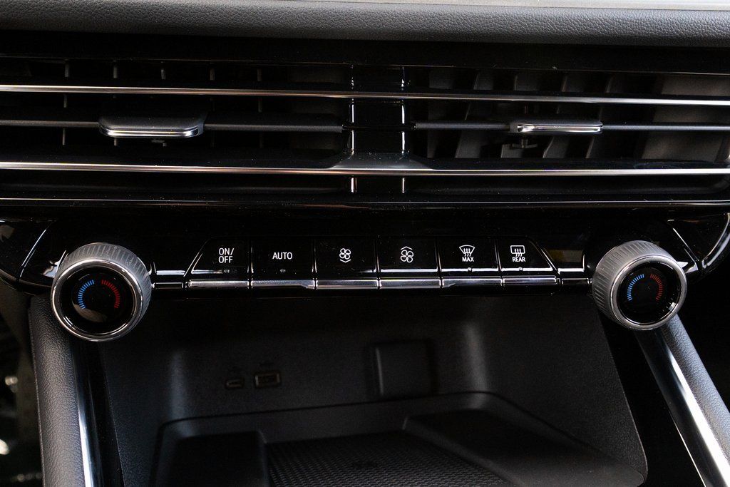 Vehicle image 23 of 42