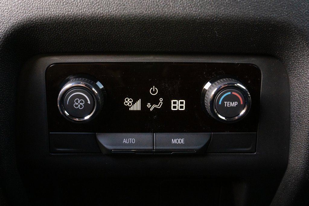 Vehicle image 35 of 42