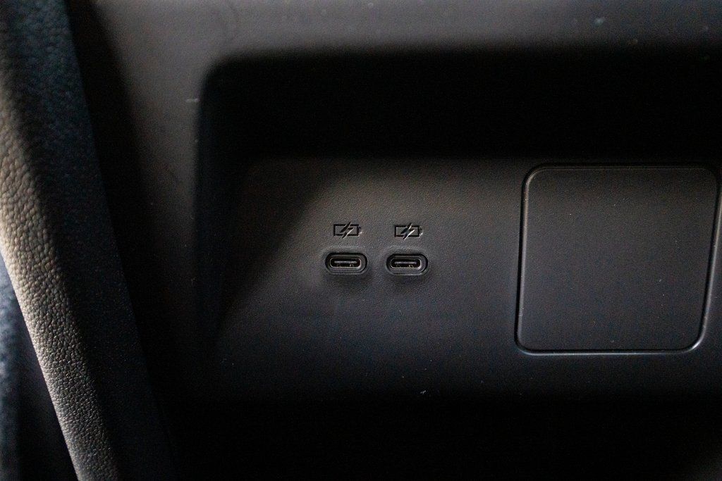 Vehicle image 36 of 42