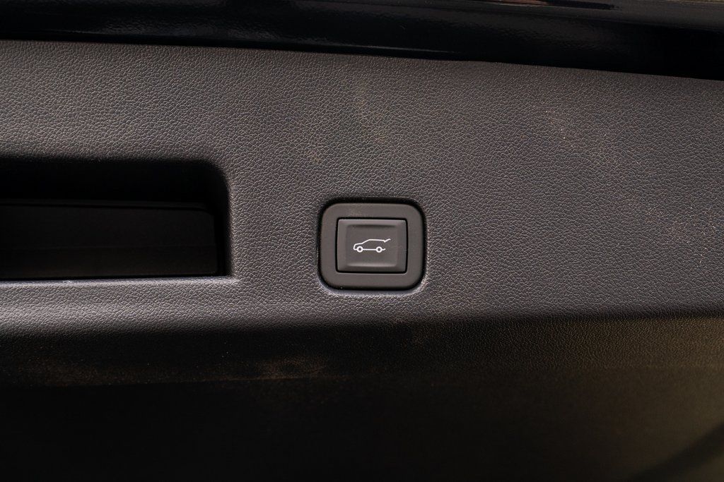 Vehicle image 40 of 42