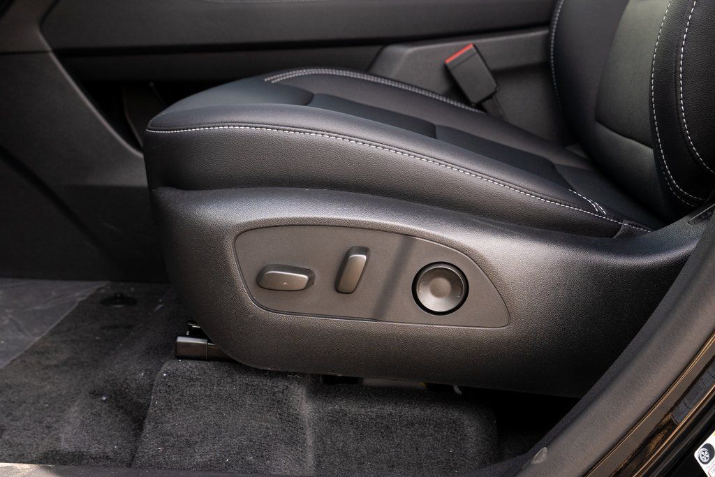 Vehicle image 17 of 42