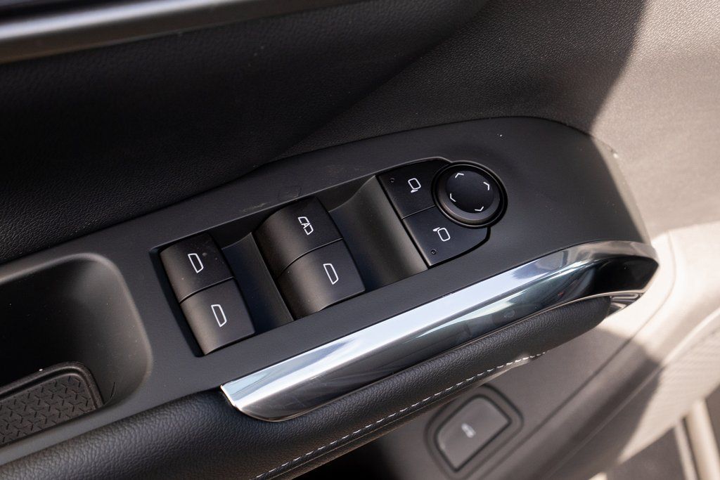 Vehicle image 16 of 42