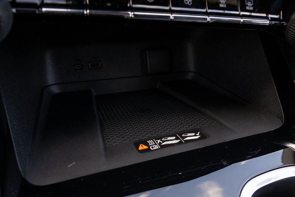 Vehicle image 21 of 42
